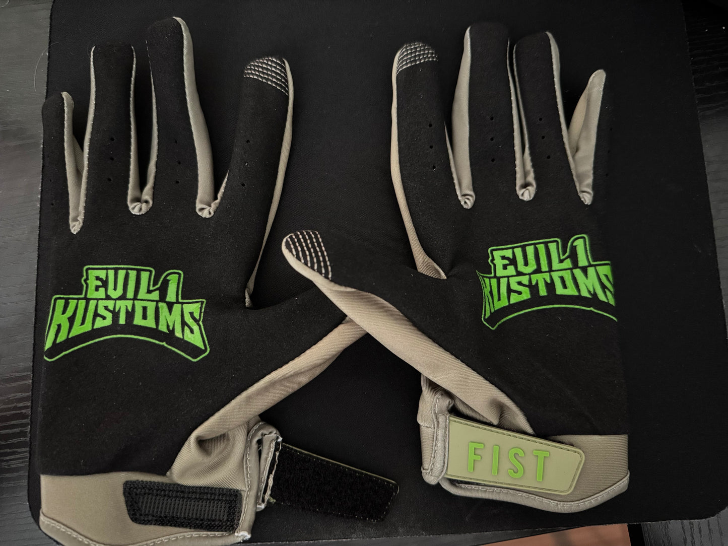 Evil 1 Kustoms/American Core gloves (2 colors)